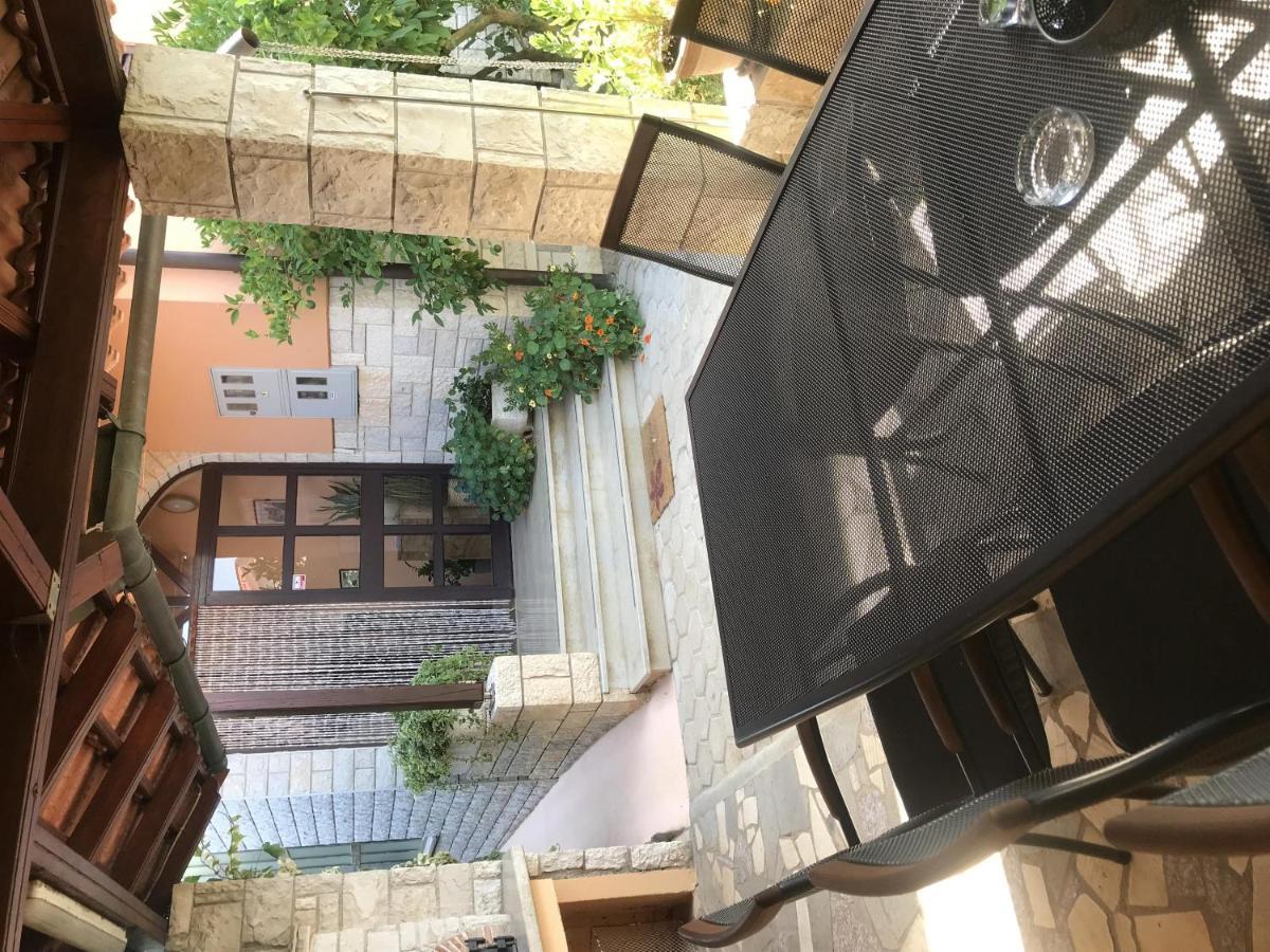 Apartment Ecio Vinkuran Exterior photo
